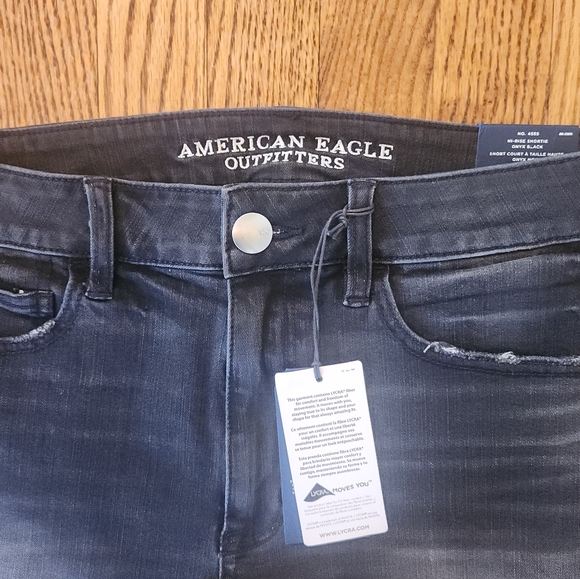 NEW American Eagle Outfitters Women's Black Denim Hi Rise Shortie 12 - Picture 3 of 4